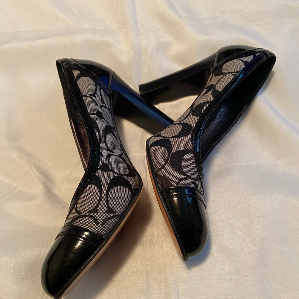 Coach Cassia Gray & Black Logo Block Heels Sz 8.5 - Picture 5 of 7